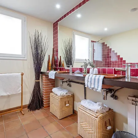 Casa Del Vino Villa Torrellas de Foix